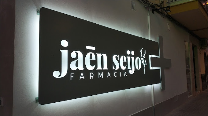 fachada farmacia jaén seijó